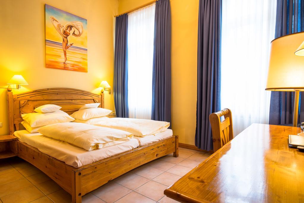 Allvitalis Traumhotel Karlsruhe Bagian luar foto